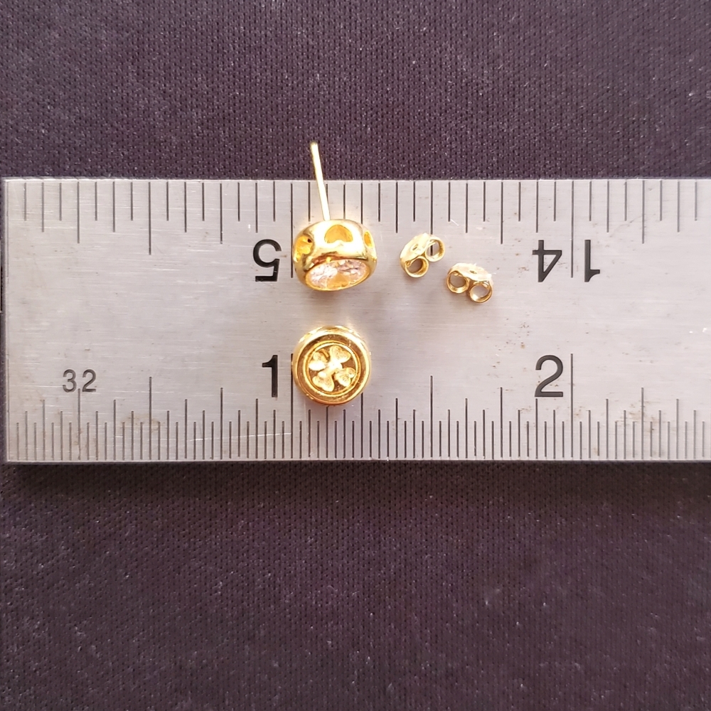 SOLD: 18K Real Saudi Gold Stud Earring - Picture 6 of 6